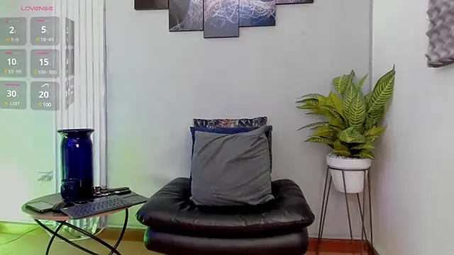 Snapshot of thomas_eliotts chatting on March 2025 08:21:01 PM thomas eliotts online show from March 2025 08:21:01 PM