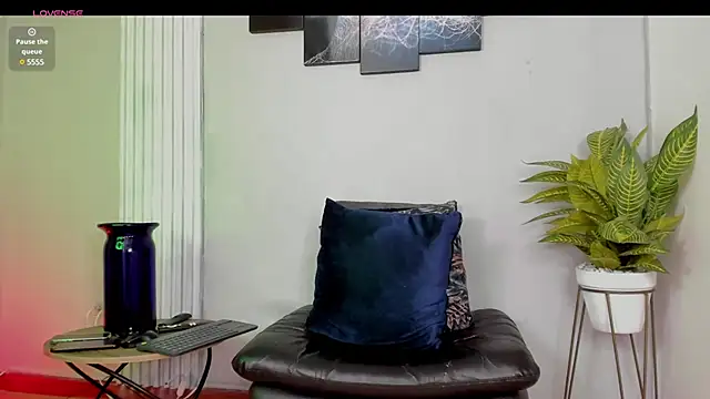 Snapshot of thomas_eliotts chatting on March 2025 08:00:02 PM thomas eliotts online show from March 2025 08:00:02 PM