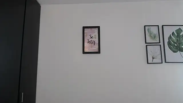 Snapshot of viki_mom chatting on March 2025 08:00:01 PM viki mom online show from March 2025 08:00:01 PM