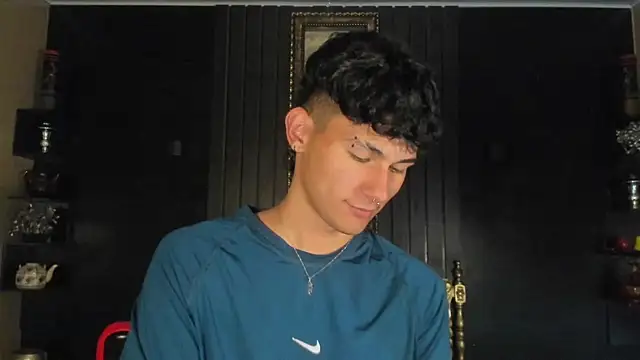 Snapshot of Alexx_tc chatting on December 2024 03:43:01 AM Alexx tc online show from December 2024 03:43:01 AM