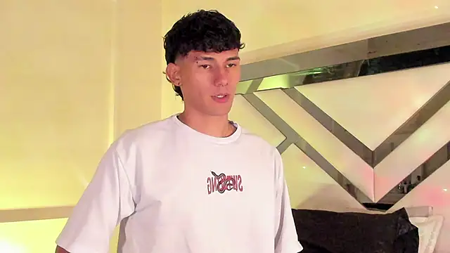 Snapshot of Alexx_tc chatting on February 2025 04:50:02 AM Alexx tc online show from February 2025 04:50:02 AM