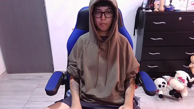 thomascooper7 online show from December 2025 06:59:01 PM