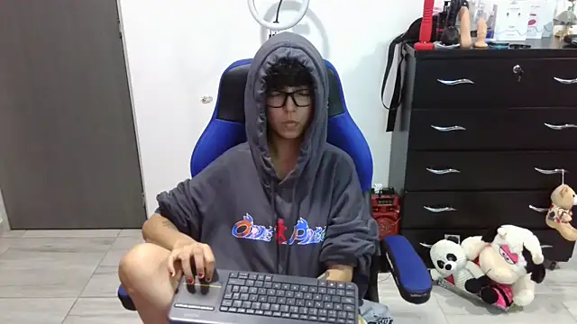 thomascooper7 online show from March 2026 01:00:01 AM