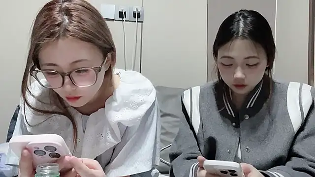 MM YY SS online show from November 2025 10:48:02 AM