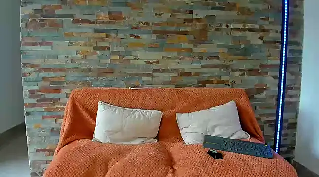 Snapshot of geordi_and_sofia chatting on February 2025 03:20:01 PM geordi and sofia online show from February 2025 03:20:01 PM