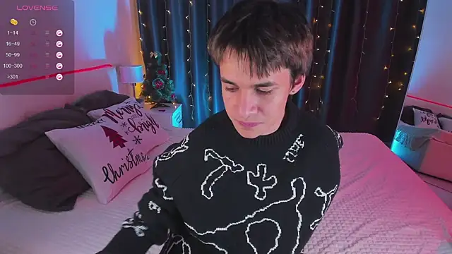 Snapshot of Andrew_Clar chatting on December 2024 03:41:02 PM Andrew Clar online show from December 2024 03:41:02 PM