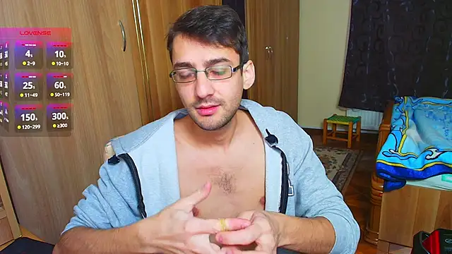 Snapshot of HungEddy chatting on December 2024 12:52:01 PM HungEddy online show from December 2024 12:52:01 PM