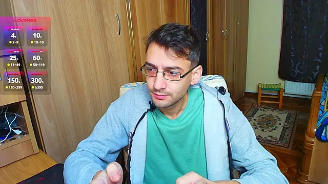 Snapshot of HungEddy chatting on December 2024 01:44:01 PM HungEddy online show from December 2024 01:44:01 PM