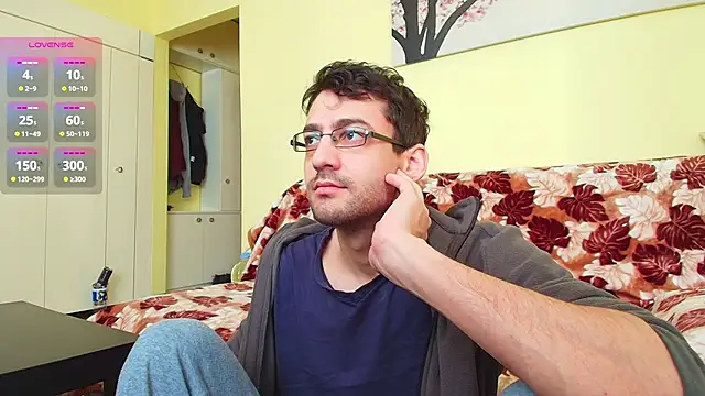 Snapshot of HungEddy chatting on March 2025 09:35:02 AM HungEddy online show from March 2025 09:35:02 AM