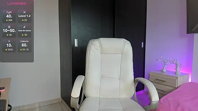 Snapshot of ALANAH_KITTY chatting on December 2024 07:37:02 PM ALANAH KITTY online show from December 2024 07:37:02 PM