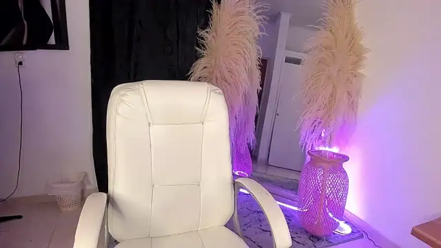 Snapshot of ALANAH_KITTY chatting on September 2025 07:25:01 PM ALANAH KITTY online show from September 2025 07:25:01 PM