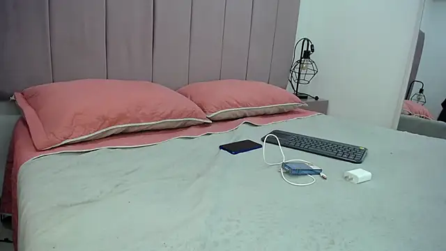 Snapshot of Nessa2905 chatting on December 2024 08:53:02 PM Nessa2905 online show from December 2024 08:53:02 PM