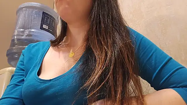 Snapshot of AlejandraDelaney chatting on January 2025 04:17:02 PM AlejandraDelaney online show from January 2025 04:17:02 PM