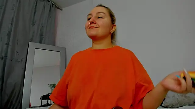 Snapshot of Debbie_Taylor chatting on December 2024 06:03:02 PM Debbie Taylor online show from December 2024 06:03:02 PM