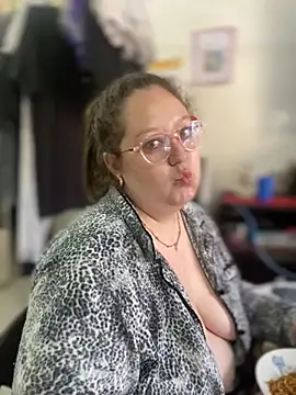 Chloee ep online show from December 2024 07:32:02 PM