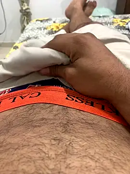 Snapshot of VouchingLagging chatting on October 2025 10:07:01 PM VouchingLagging online show from October 2025 10:07:01 PM