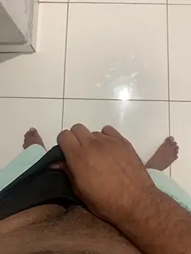 Snapshot of VouchingLagging chatting on November 2025 11:15:01 PM VouchingLagging online show from November 2025 11:15:01 PM