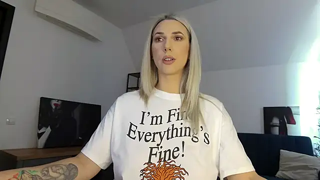 Snapshot of KhloeK chatting on February 2025 01:10:02 PM KhloeK online show from February 2025 01:10:02 PM