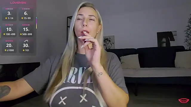 Snapshot of KhloeK chatting on October 2025 05:36:02 PM KhloeK online show from October 2025 05:36:02 PM