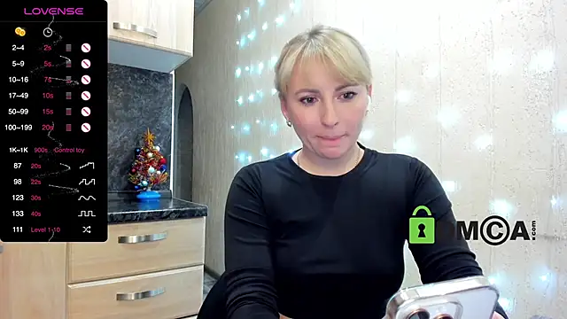 Snapshot of Smoorodinkaa chatting on December 2024 02:33:02 AM Smoorodinkaa online show from December 2024 02:33:02 AM