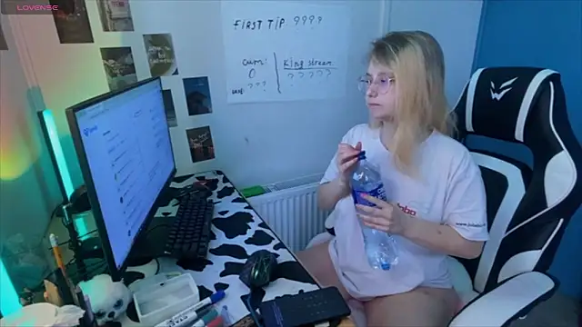 JacyWinslat online show from February 2025 12:13:02 PM