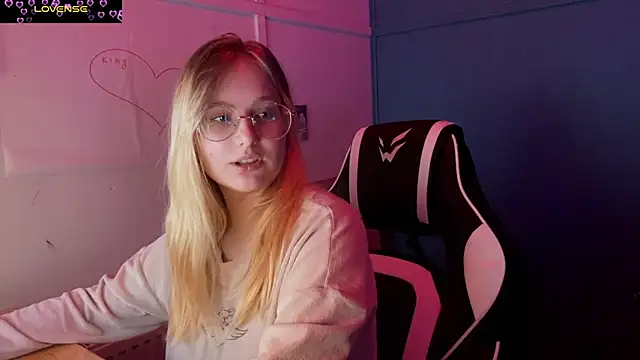 JacyWinslat online show from March 2025 06:16:01 PM