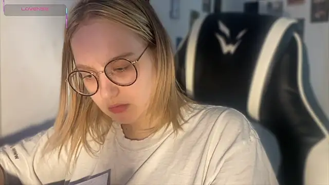 JacyWinslat online show from September 2025 12:17:02 PM