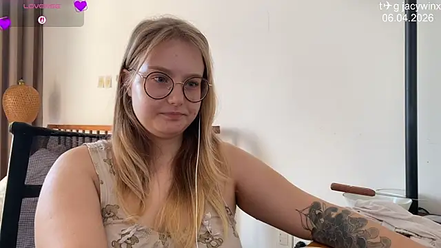 JacyWinslat online show from April 2026 09:43:01 AM