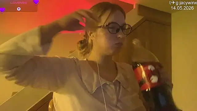 JacyWinslat online show from May 2026 01:40:01 PM