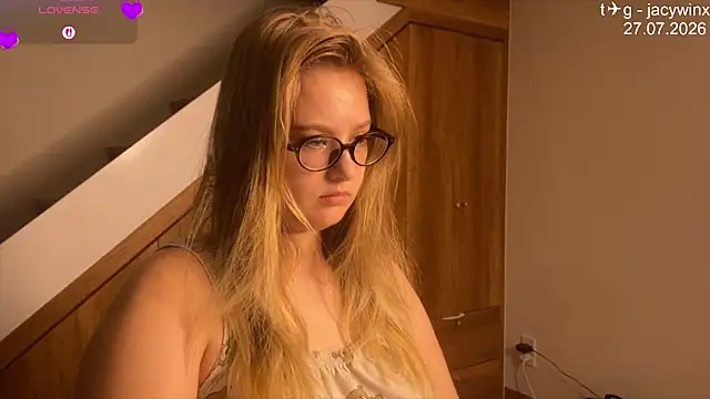 JacyWinslat online show from July 2026 09:00:01 PM