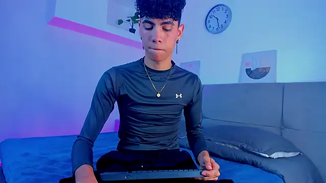 Snapshot of NeoRaptis chatting on January 2025 07:55:01 PM NeoRaptis online show from January 2025 07:55:01 PM