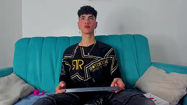 Snapshot of NeoRaptis chatting on January 2025 08:26:01 PM NeoRaptis online show from January 2025 08:26:01 PM