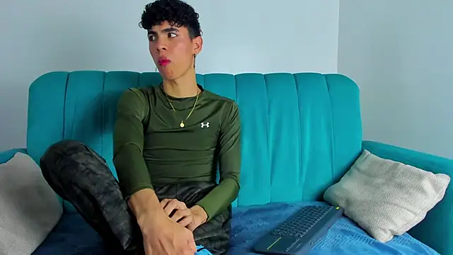 Snapshot of NeoRaptis chatting on January 2025 07:59:02 PM NeoRaptis online show from January 2025 07:59:02 PM