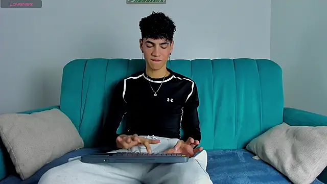 Snapshot of NeoRaptis chatting on January 2025 08:01:02 PM NeoRaptis online show from January 2025 08:01:02 PM