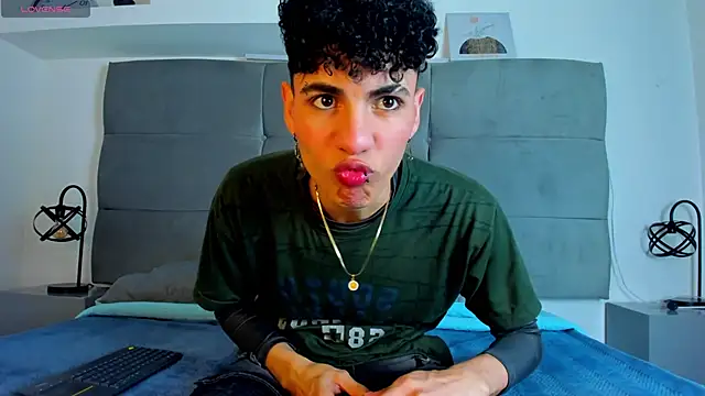 Snapshot of NeoRaptis chatting on February 2025 08:05:01 PM NeoRaptis online show from February 2025 08:05:01 PM