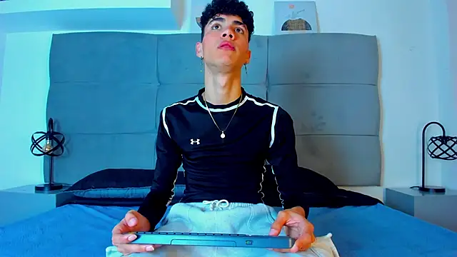 Snapshot of NeoRaptis chatting on February 2025 08:25:01 PM NeoRaptis online show from February 2025 08:25:01 PM