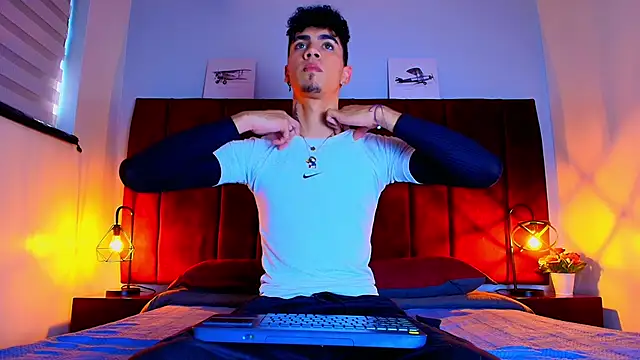 Snapshot of NeoRaptis chatting on September 2025 08:22:02 PM NeoRaptis online show from September 2025 08:22:02 PM