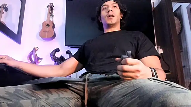 Snapshot of _Heracles1 chatting on October 2025 03:43:01 PM Heracles1 online show from October 2025 03:43:01 PM