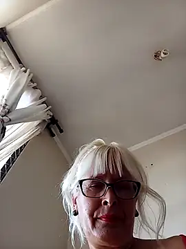 Snapshot of Rousmk1 chatting on December 2024 01:11:02 PM Rousmk1 online show from December 2024 01:11:02 PM