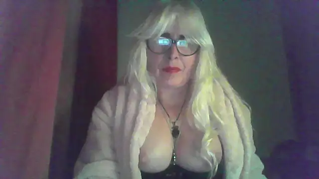 Snapshot of Rousmk1 chatting on October 2025 11:03:02 PM Rousmk1 online show from October 2025 11:03:02 PM