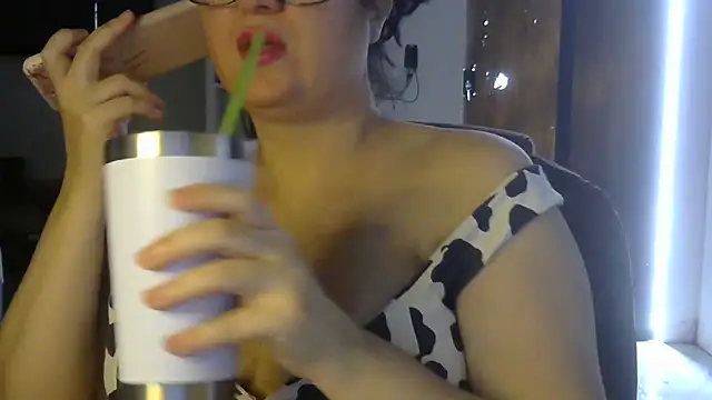 LUNYYA online show from March 2026 04:31:01 PM