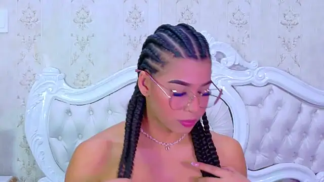 TiaraRosse online show from November 2025 01:11:01 PM