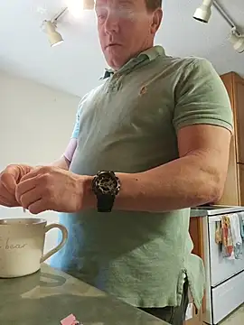 Bigtater1999 online show from April 2026 09:19:01 PM