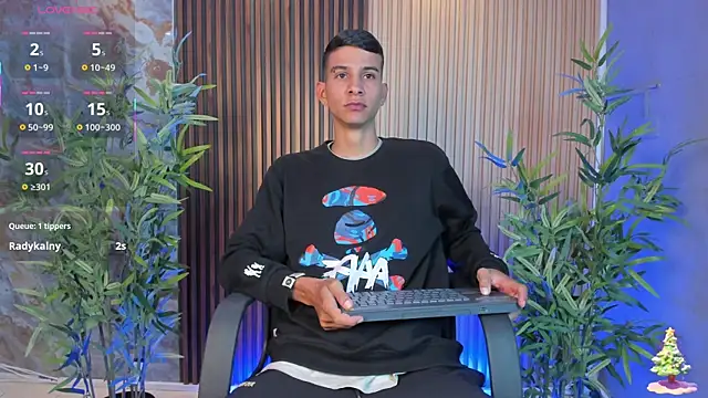 Snapshot of Aaron_Scoot chatting on December 2025 12:44:02 PM Aaron Scoot online show from December 2025 12:44:02 PM