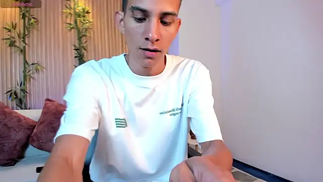 Snapshot of Aaron_Scoot chatting on January 2026 12:43:01 PM Aaron Scoot online show from January 2026 12:43:01 PM