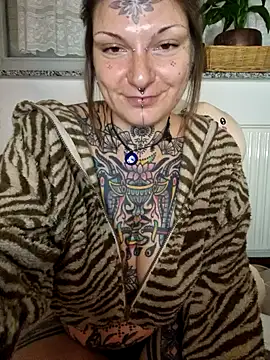 lizzardqueeen online show from November 2025 01:04:02 AM