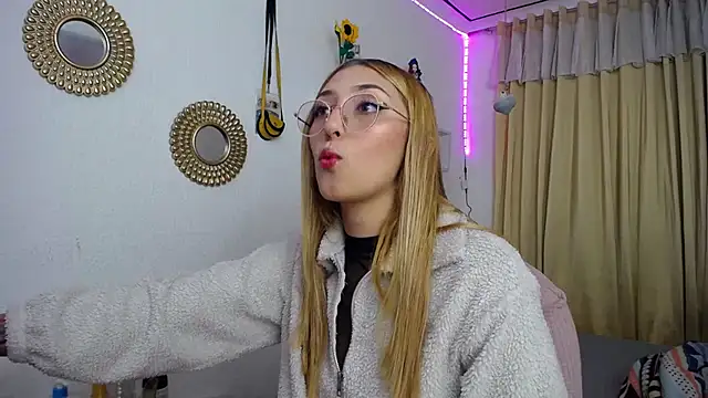 Soffy-brooks online show from March 2025 03:08:01 AM