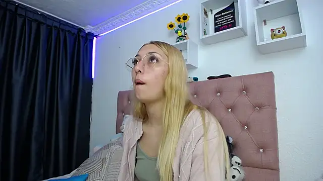 Soffy-brooks online show from October 2025 02:44:01 AM