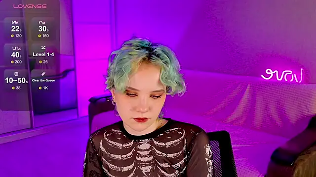 School Love online show from March 2025 01:04:01 PM