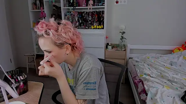 Snapshot of School_Love chatting on November 2025 07:07:01 AM School Love online show from November 2025 07:07:01 AM